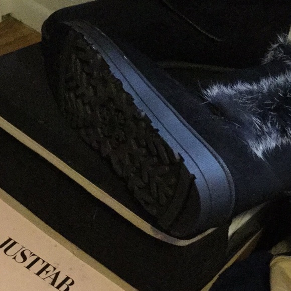 Furry boots - Picture 4 of 4